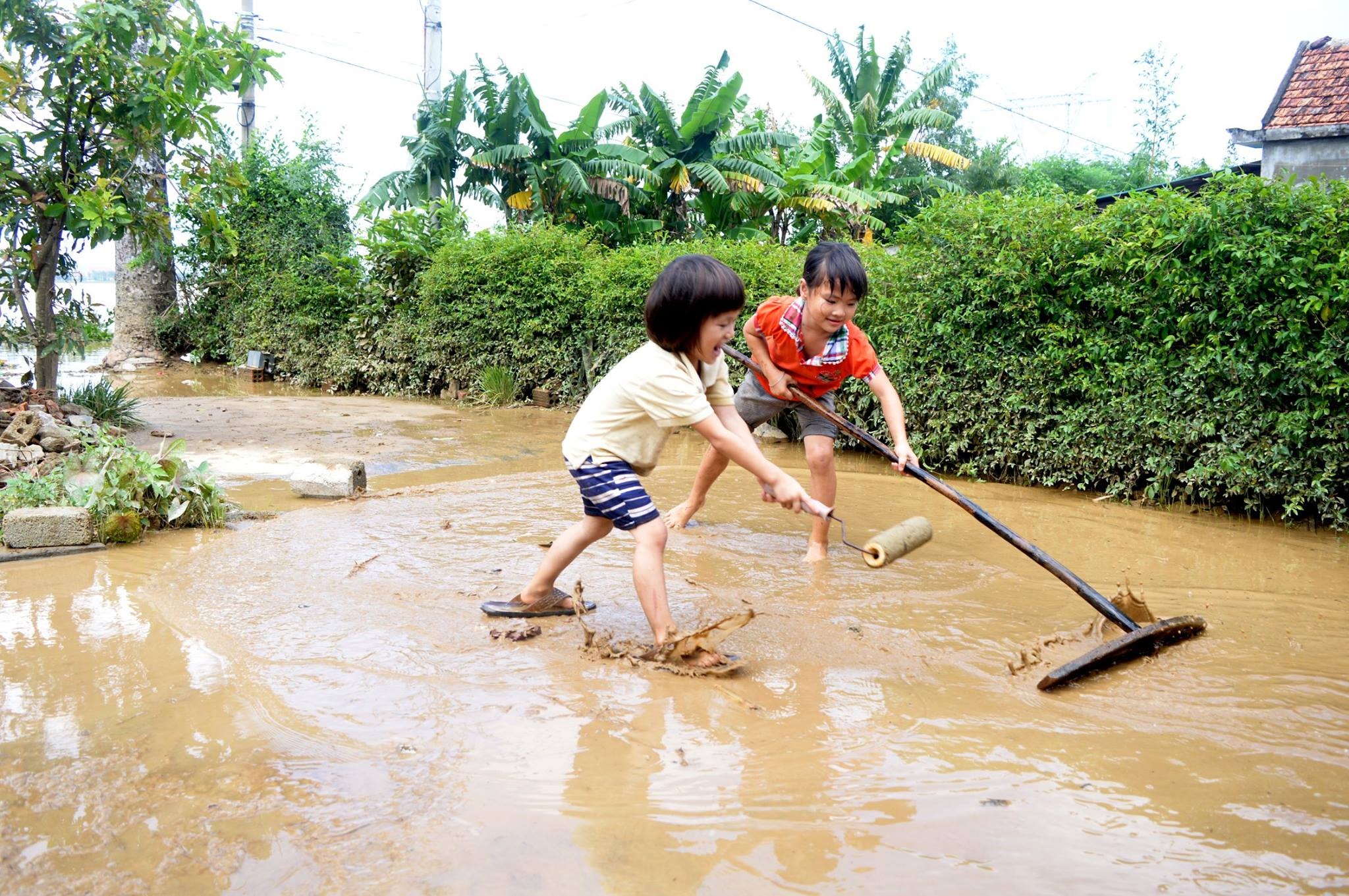 Lũ lụt ở miền Trung ảnh 7 Lu lut o mien Trung anh 7