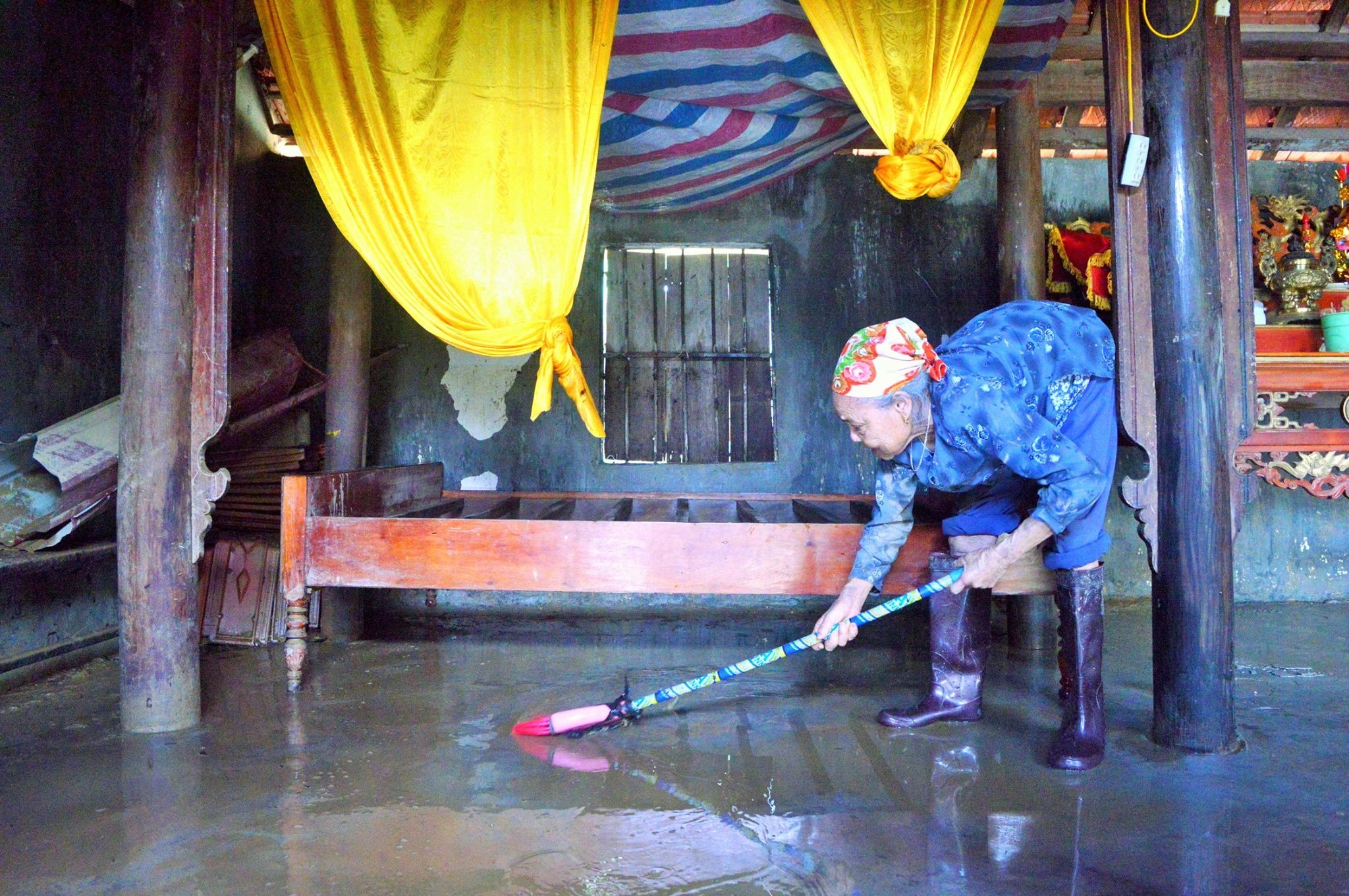 Lũ lụt ở miền Trung ảnh 8 Lu lut o mien Trung anh 8