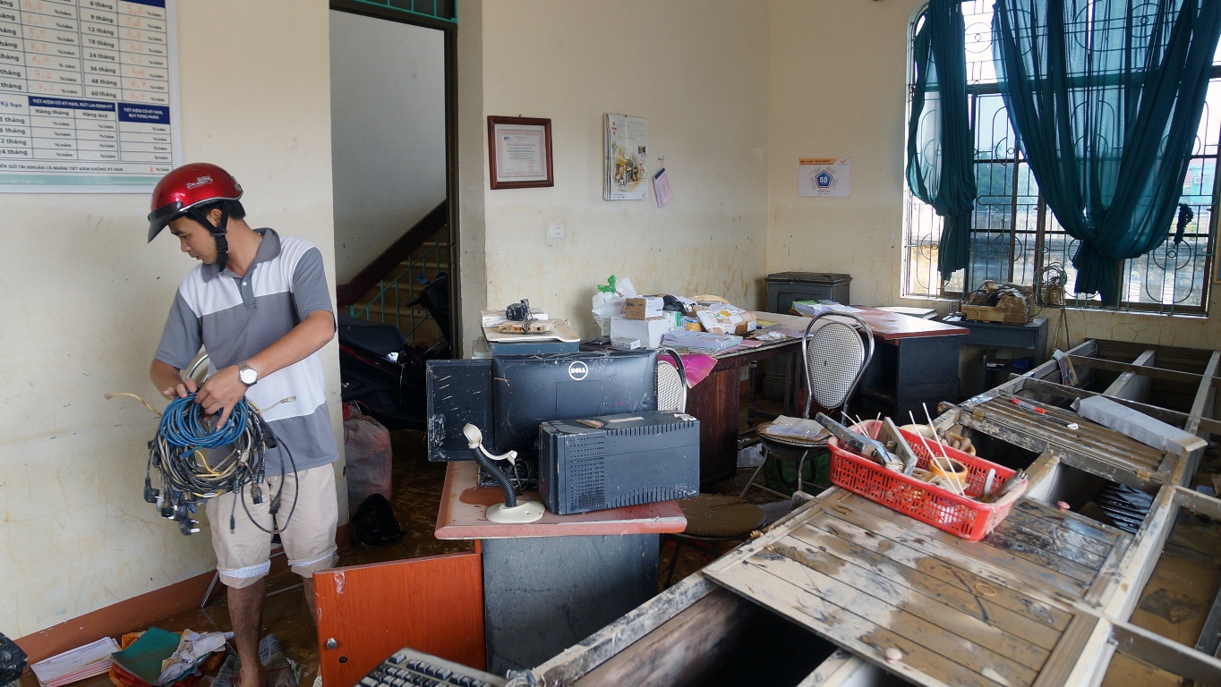 Nguoi dan mien Trung ke lai thoi khac chay lu hinh anh