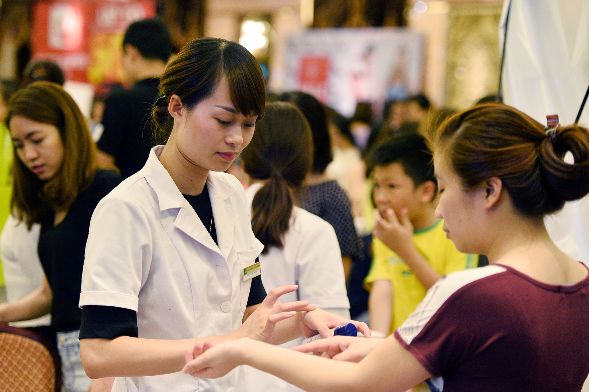 ngay hoi sieu giam gia sale off o Ha Noi anh 6