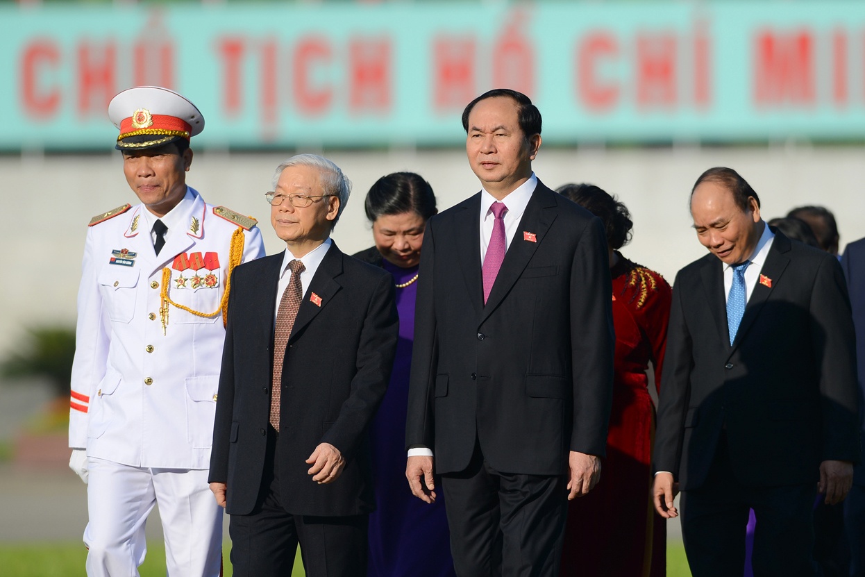 Doan dai bieu Quoc hoi vieng Chu tich Ho Chi Minh hinh anh