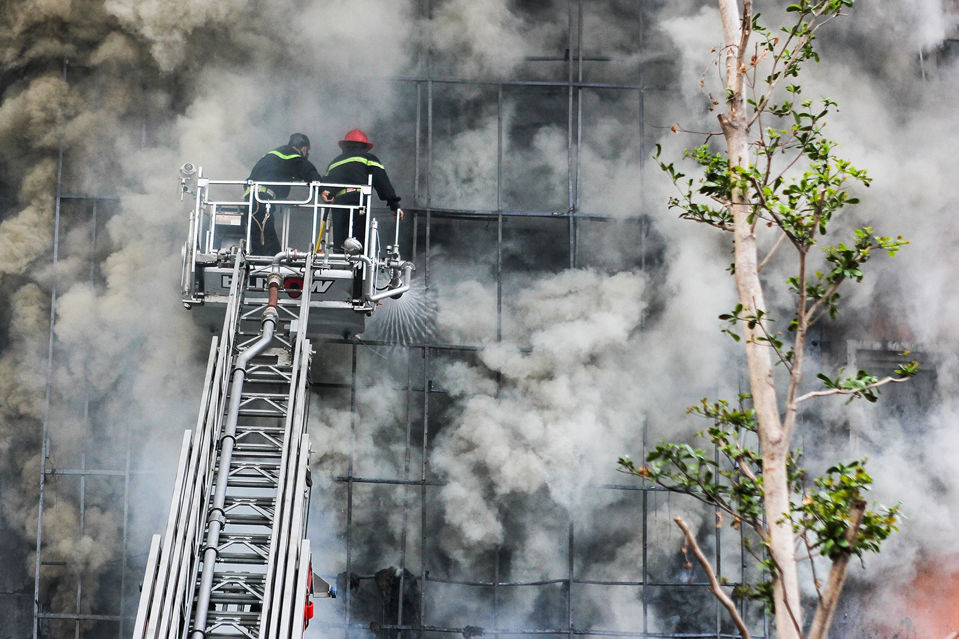 chay quan karaoke anh 14