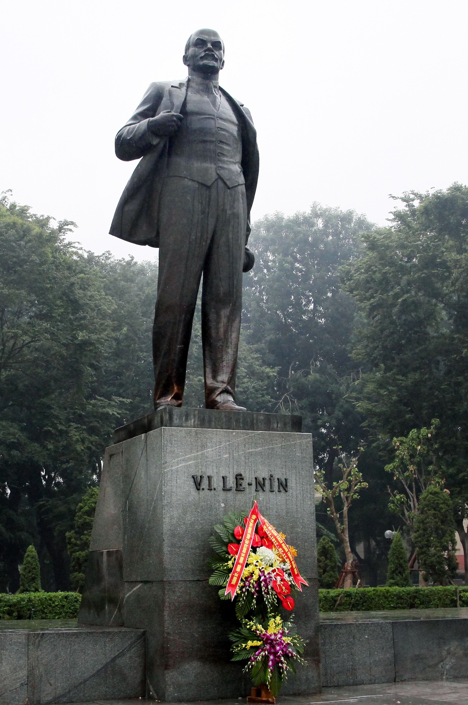Chu tich Ha Noi Nguyen Duc Chung tuong niem Lenin anh 5