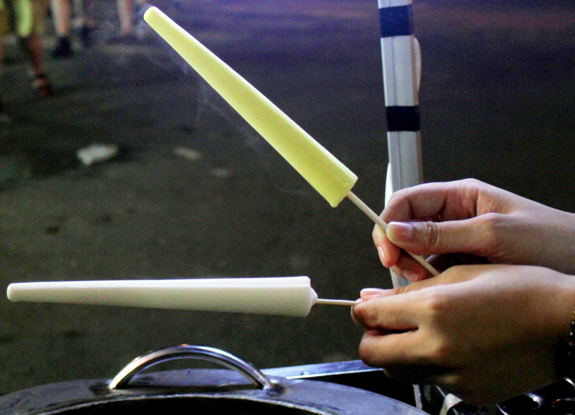 Kem ong Hoi An 5.000 dong hut khach Ha Noi hinh anh