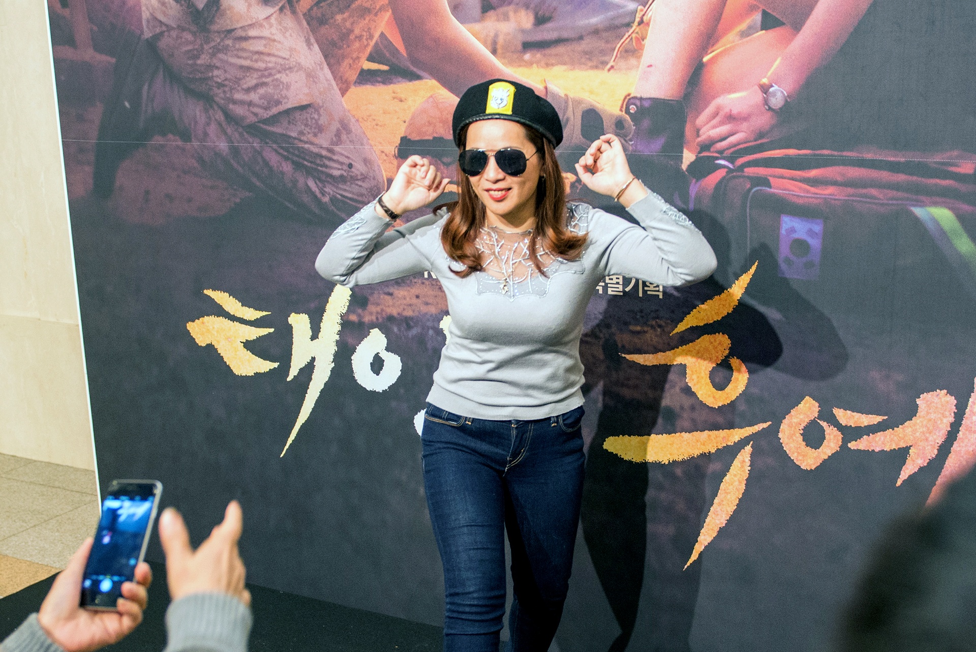 du khách hóa thân vào nhân vật phim Hàn hậu duệ mặt trời ảnh 2 du khach hoa than vao nhan vat phim Han hau due mat troi anh 2