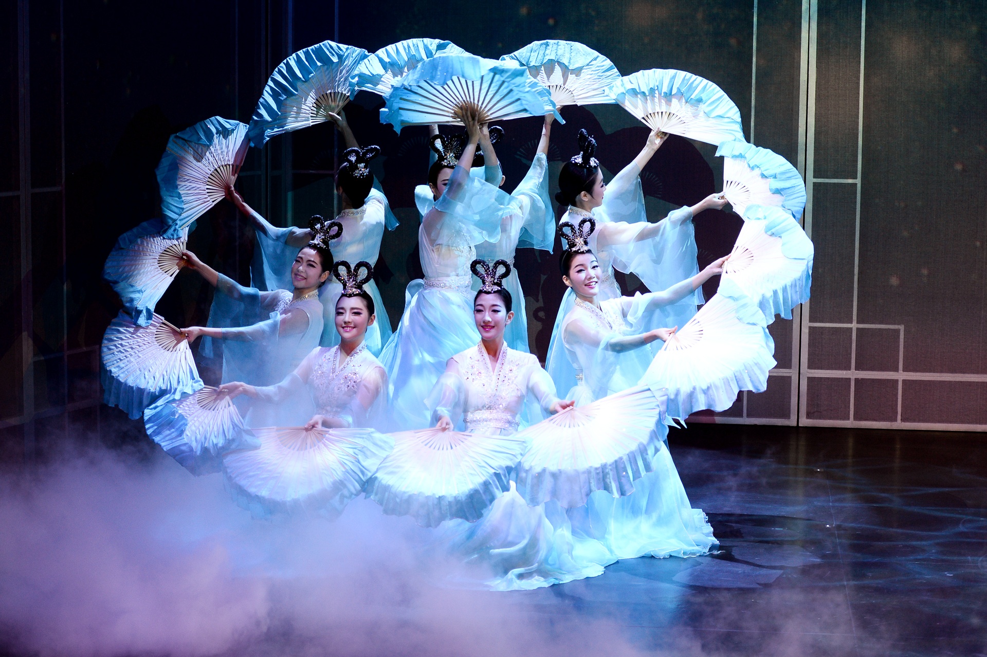 du lich Han Quoc xem show dien nghe thuat anh 1