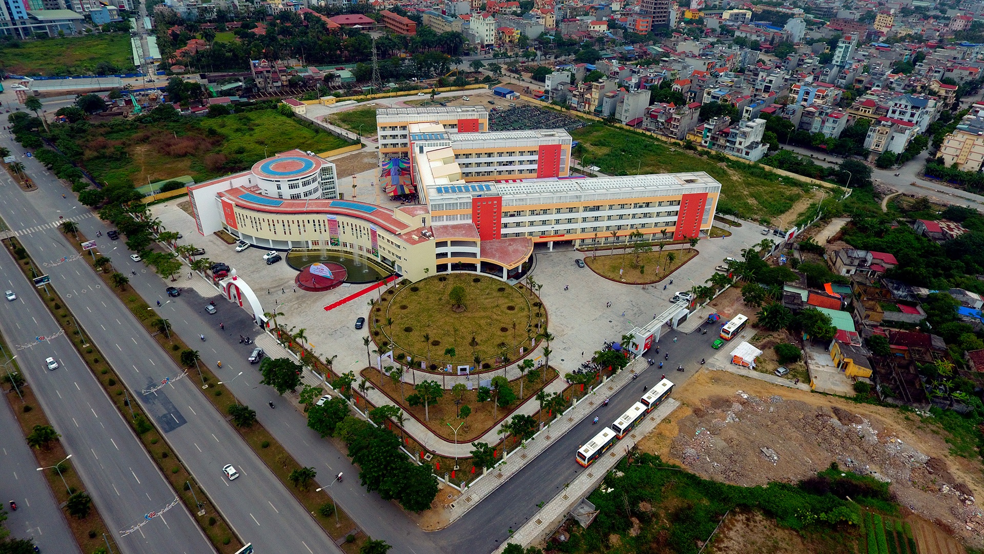 Truong Tran Phu ky niem 30 nam thanh lap anh 1