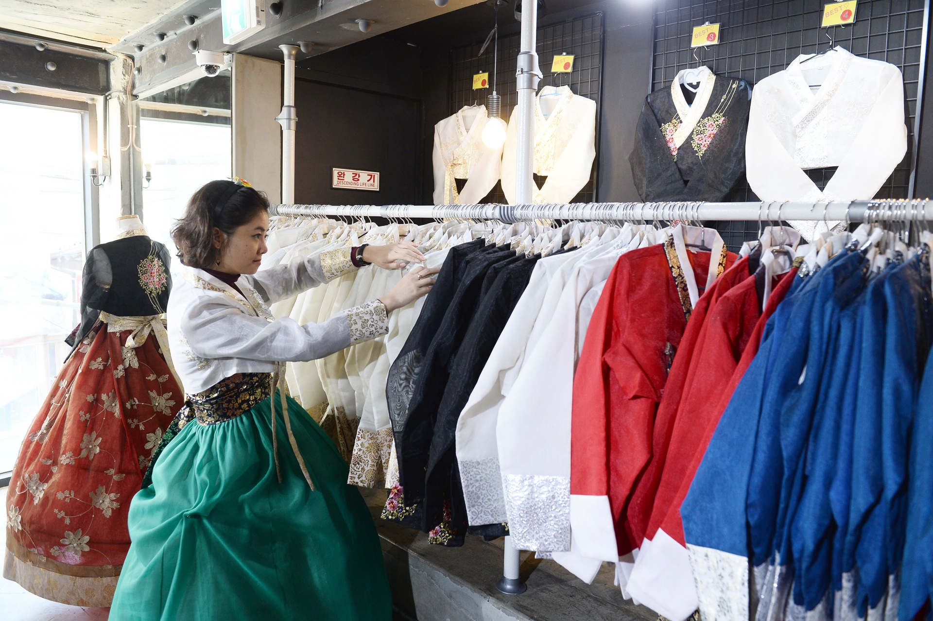 mac thu hanbok tai Seoul,  Han Quoc anh 2