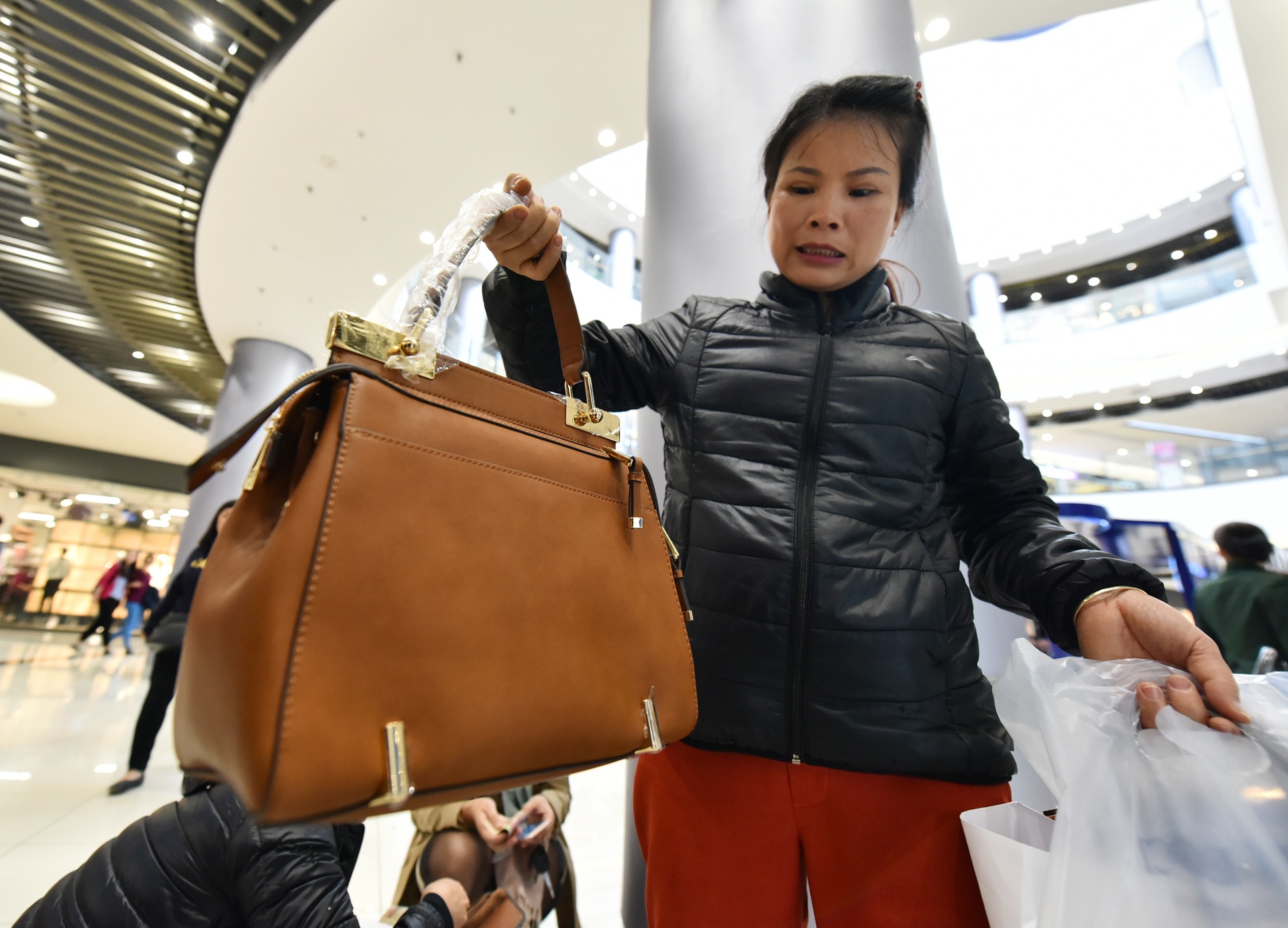 Black Friday ở Hà Nội, Sài Gòn ảnh 5 Black Friday o Ha Noi, Sai Gon anh 5