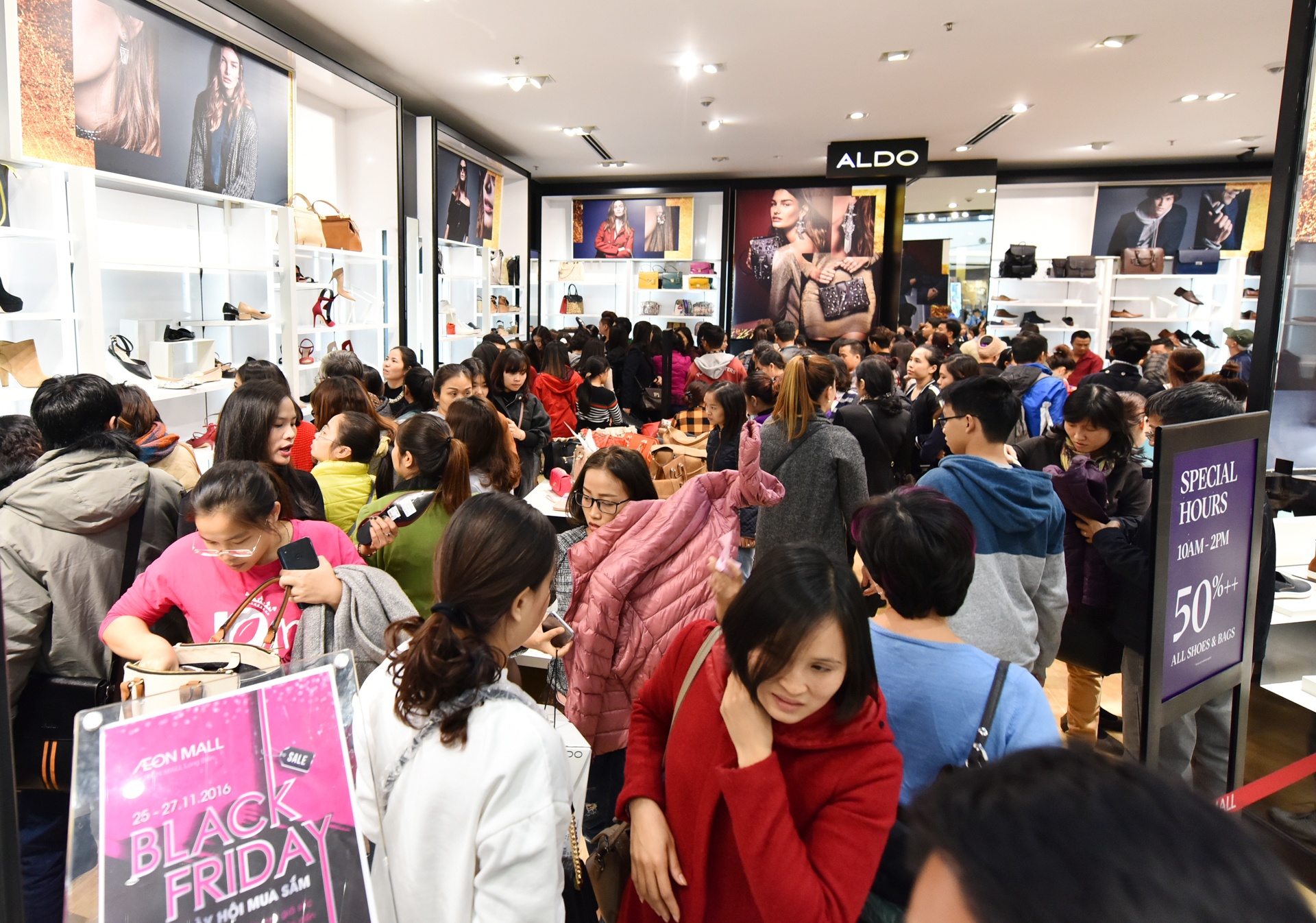 Black Friday ở Hà Nội, Sài Gòn ảnh 2 Black Friday o Ha Noi, Sai Gon anh 2