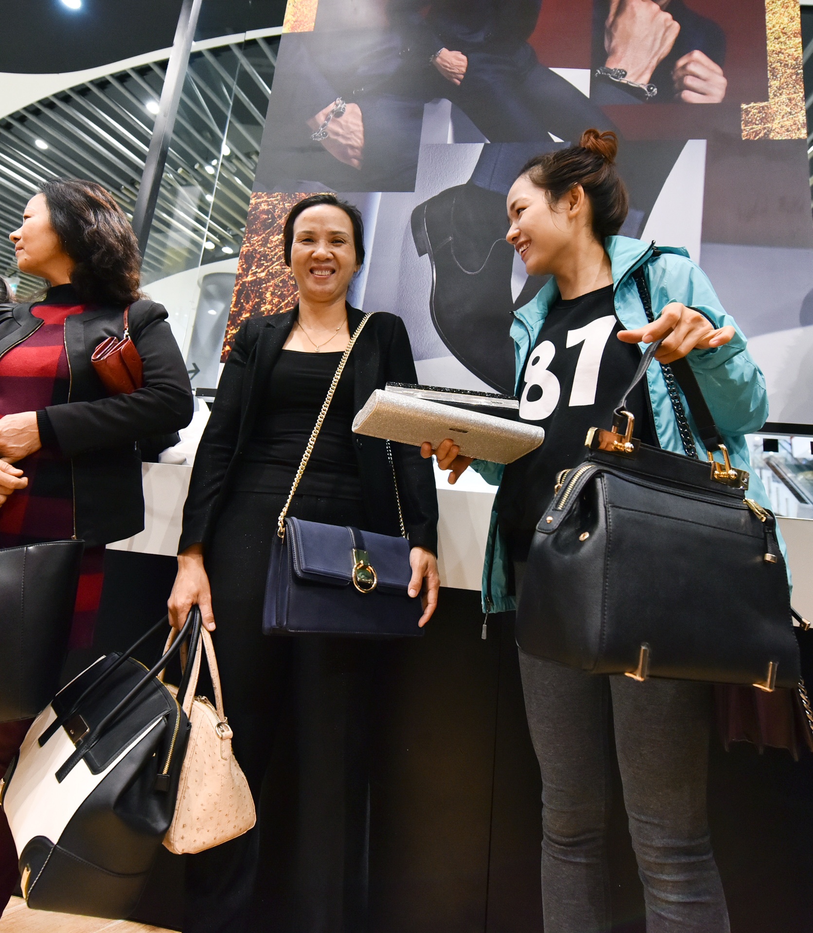 Black Friday ở Hà Nội, Sài Gòn ảnh 7 Black Friday o Ha Noi, Sai Gon anh 7