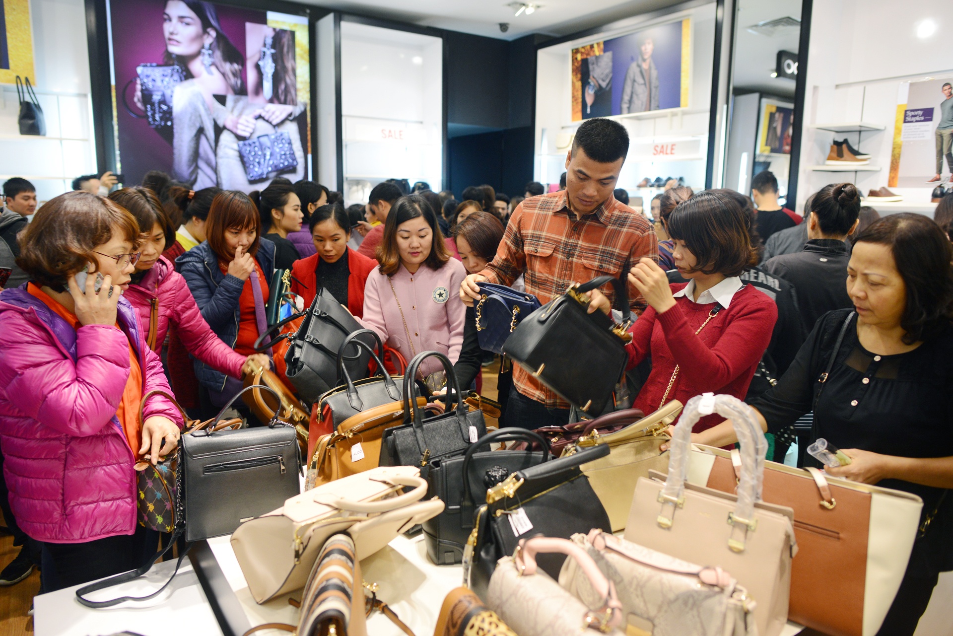 Black Friday ở Hà Nội, Sài Gòn ảnh 13 Black Friday o Ha Noi, Sai Gon anh 13