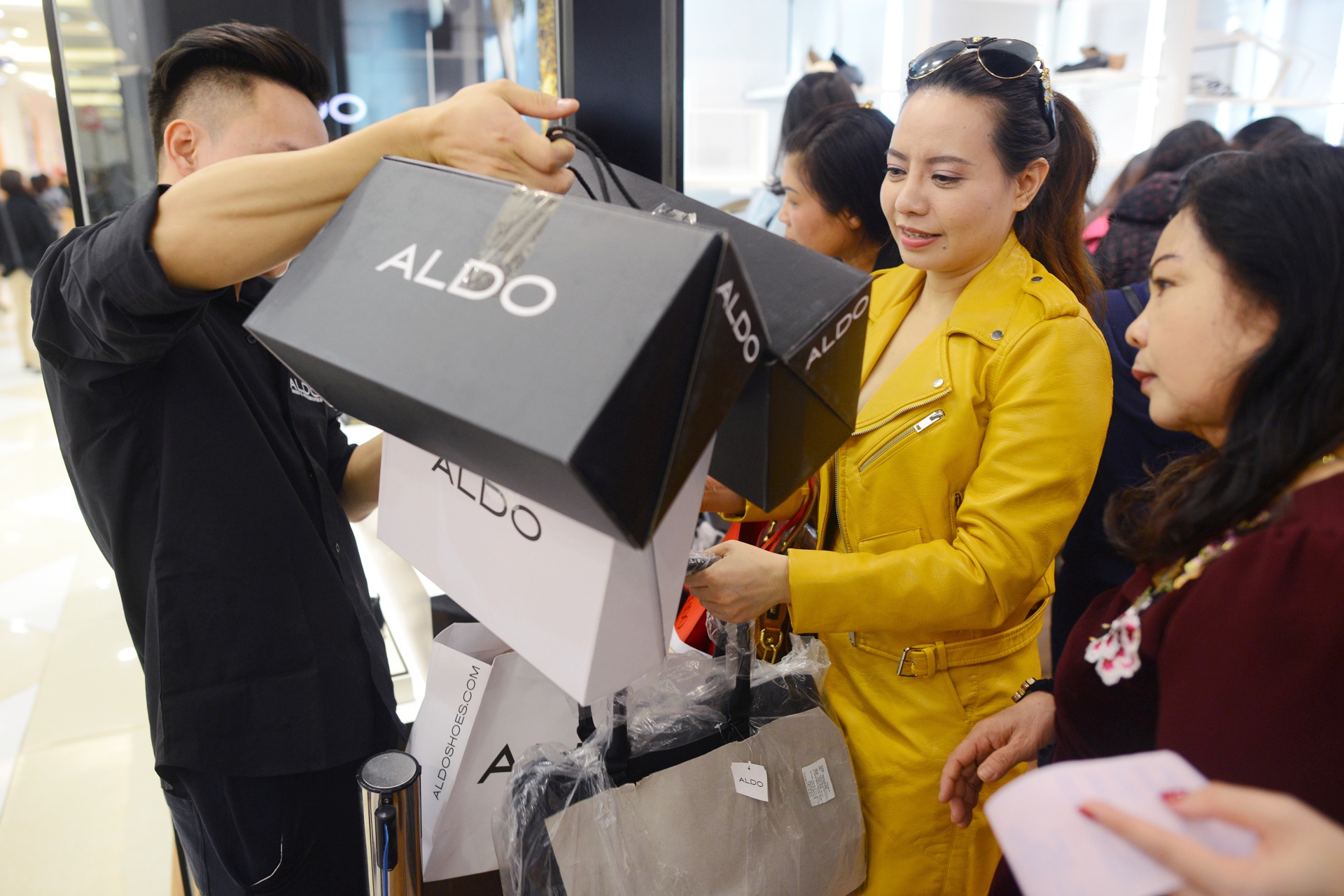 Black Friday ở Hà Nội, Sài Gòn ảnh 16 Black Friday o Ha Noi, Sai Gon anh 16