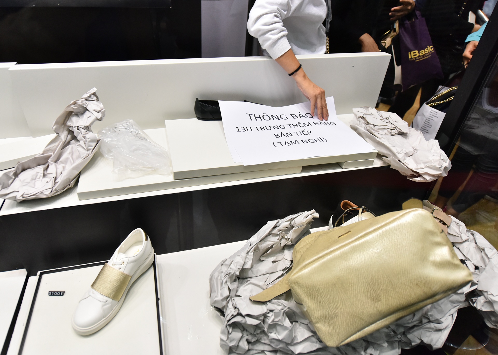 Black Friday ở Hà Nội, Sài Gòn ảnh 10 Black Friday o Ha Noi, Sai Gon anh 10