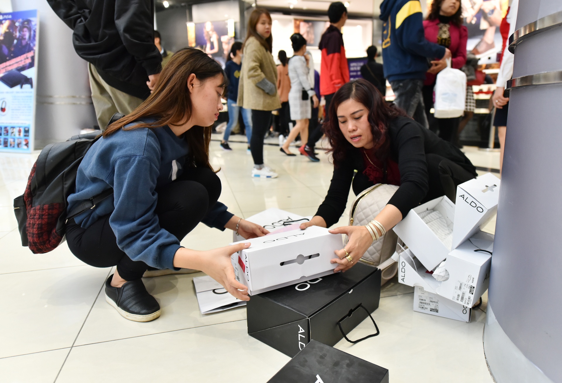 Black Friday ở Hà Nội, Sài Gòn ảnh 9 Black Friday o Ha Noi, Sai Gon anh 9