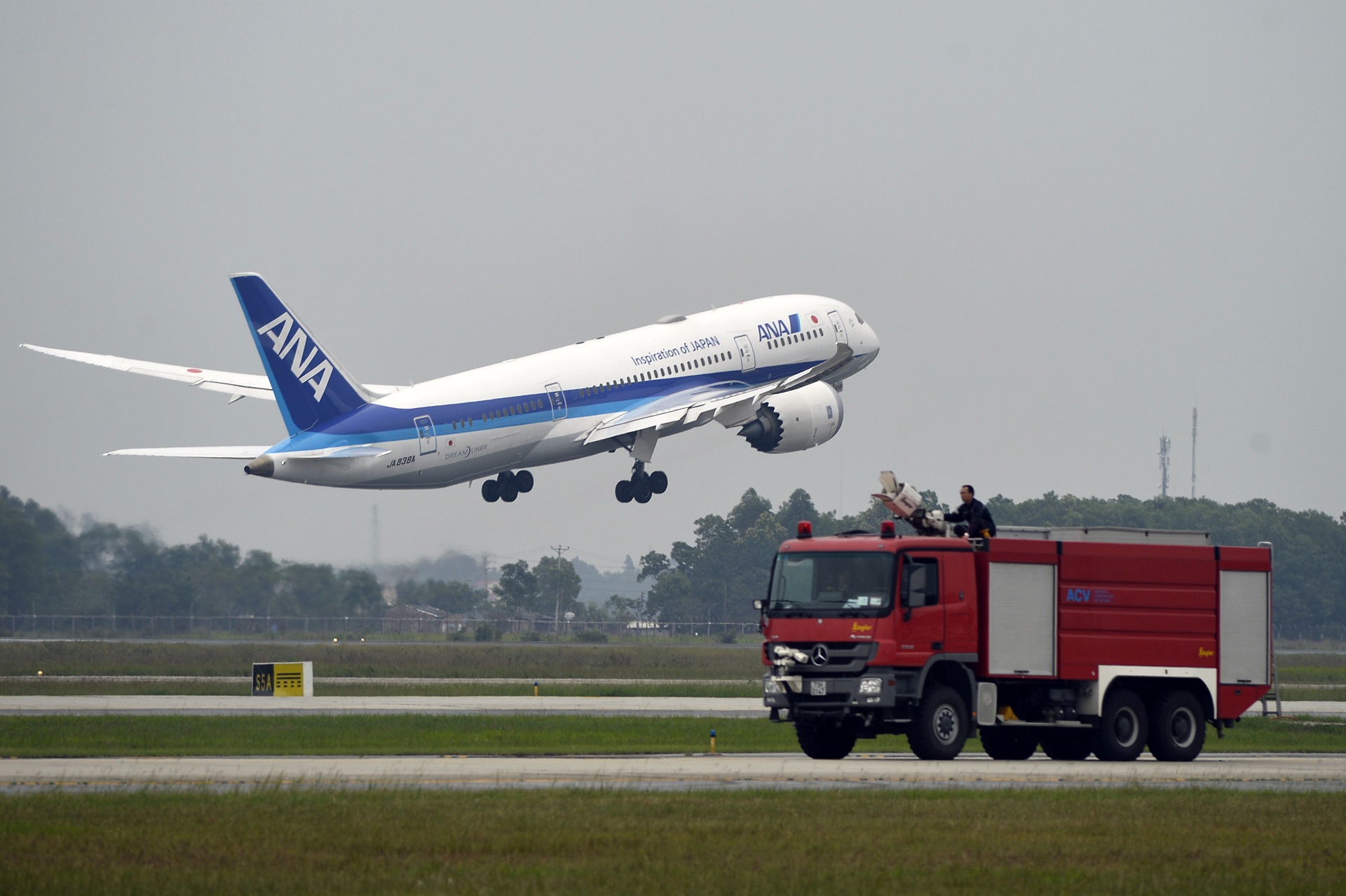 san bay tran ngap may bay anh 11