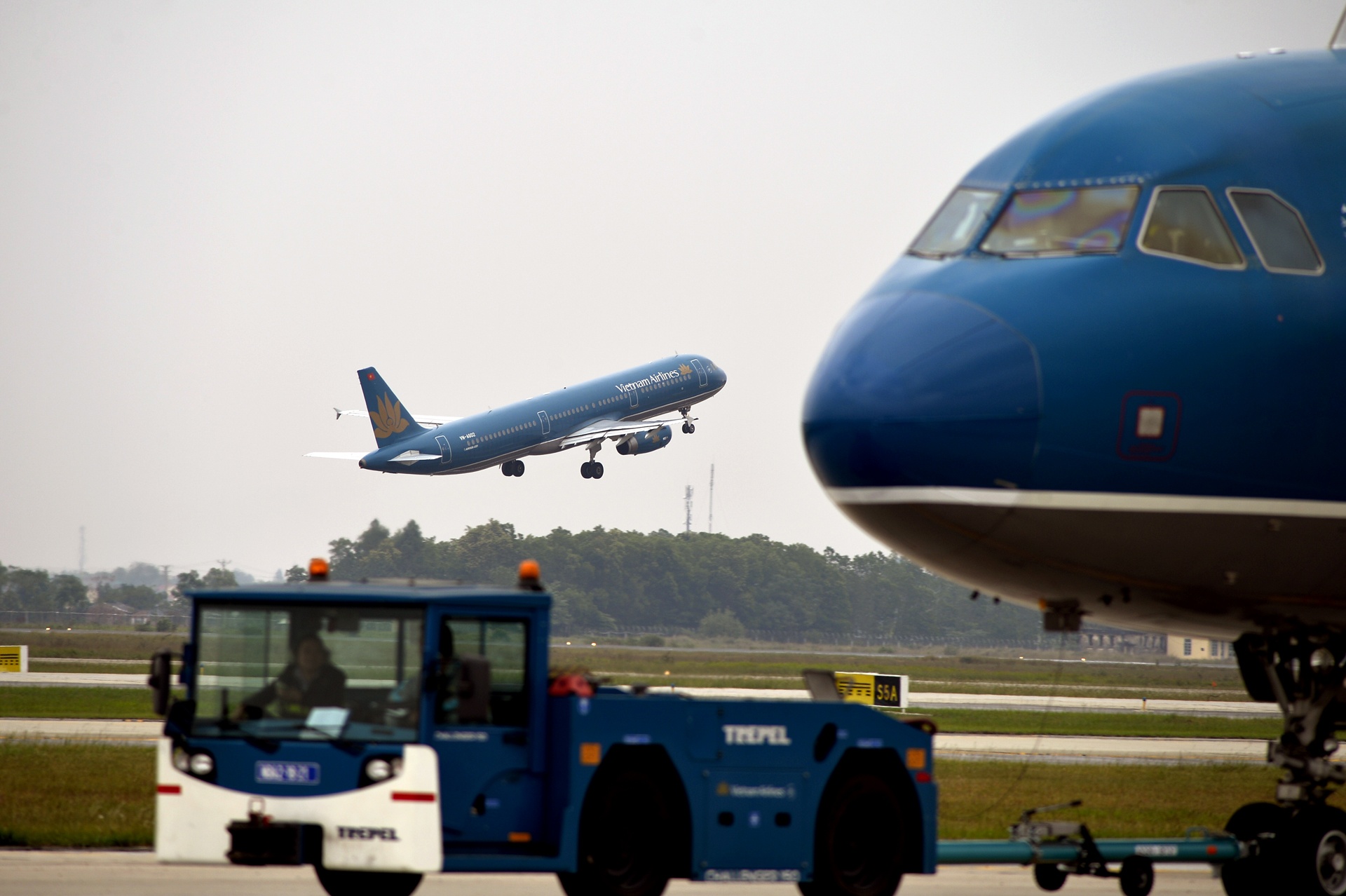 san bay tran ngap may bay anh 13