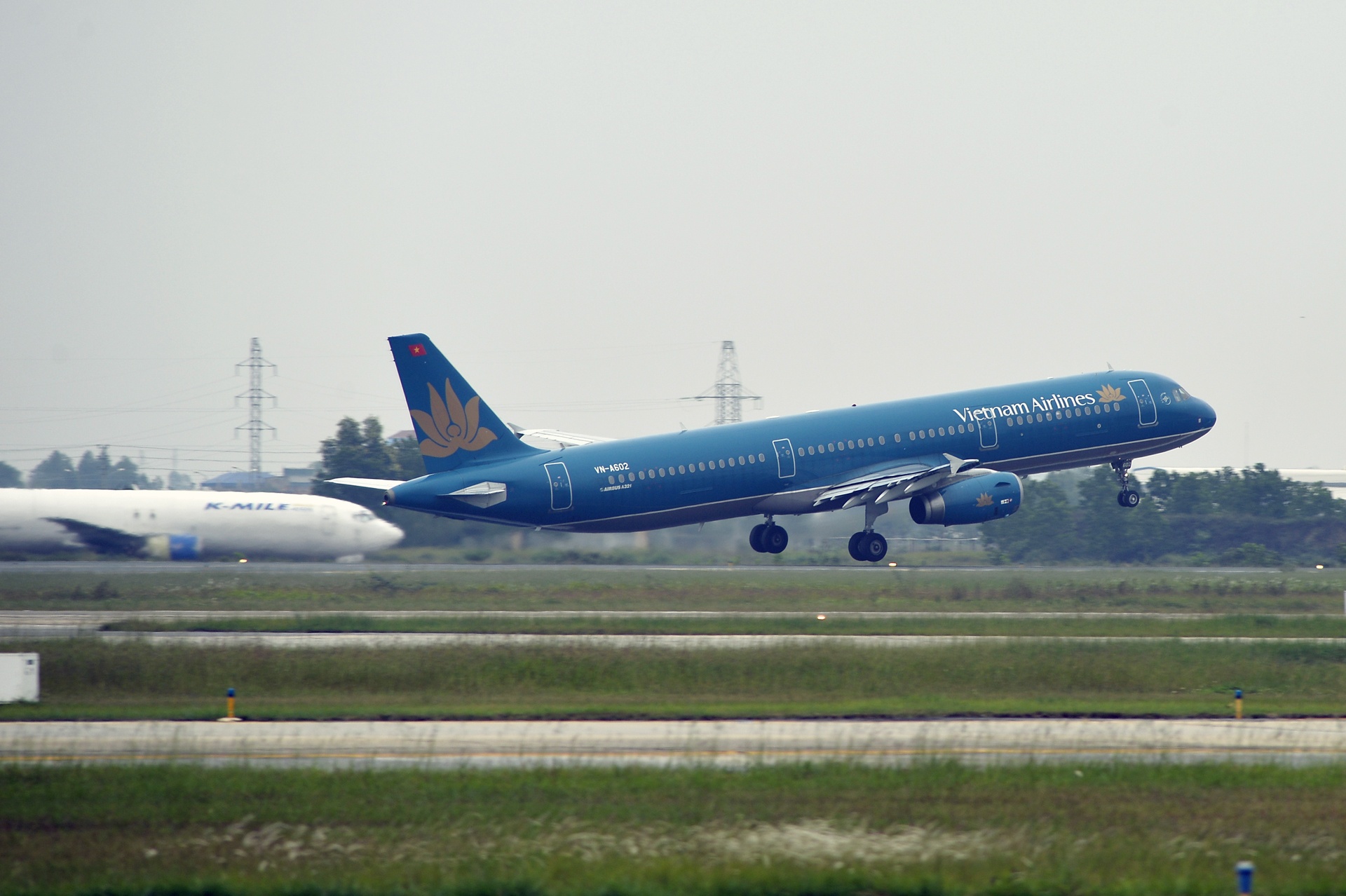 san bay tran ngap may bay anh 6