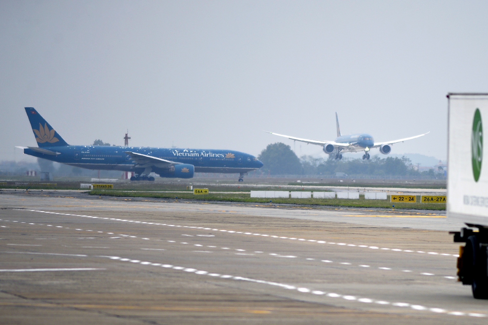 san bay tran ngap may bay anh 9