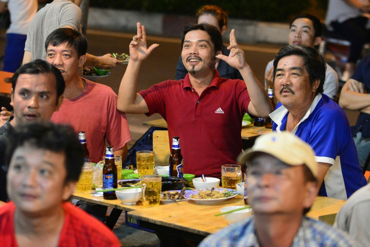 Dan Sai Gon, Ha Noi vua nhau vua xem AFF Cup hinh anh