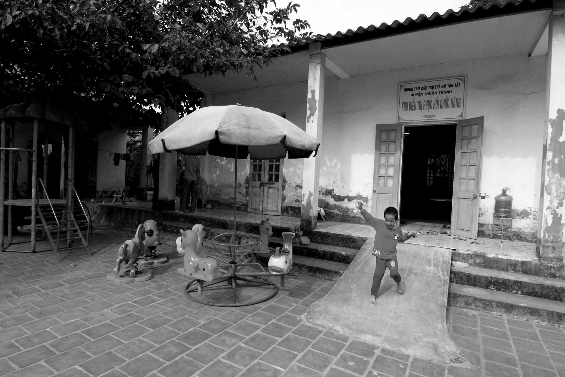 Trung tam cuu tro tre em tan tat huyen Thuan Thanh anh 4