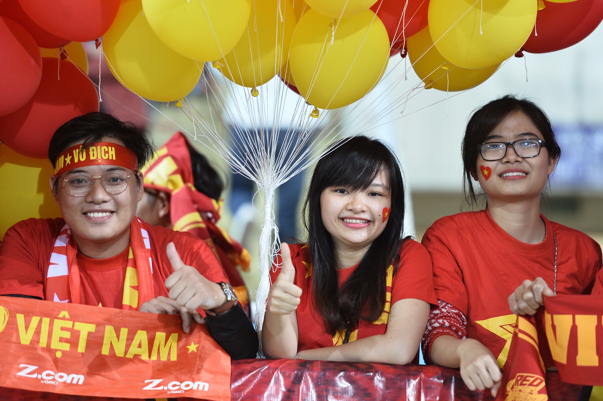 Nguoi ham mo khen ngoi tinh than thi dau cua tuyen Viet Nam hinh anh