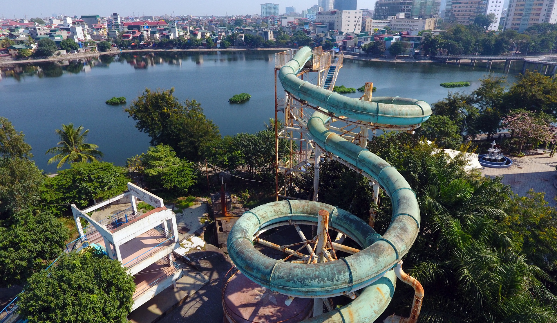 cong vien nuoc bo hoang o Ha Noi anh 3