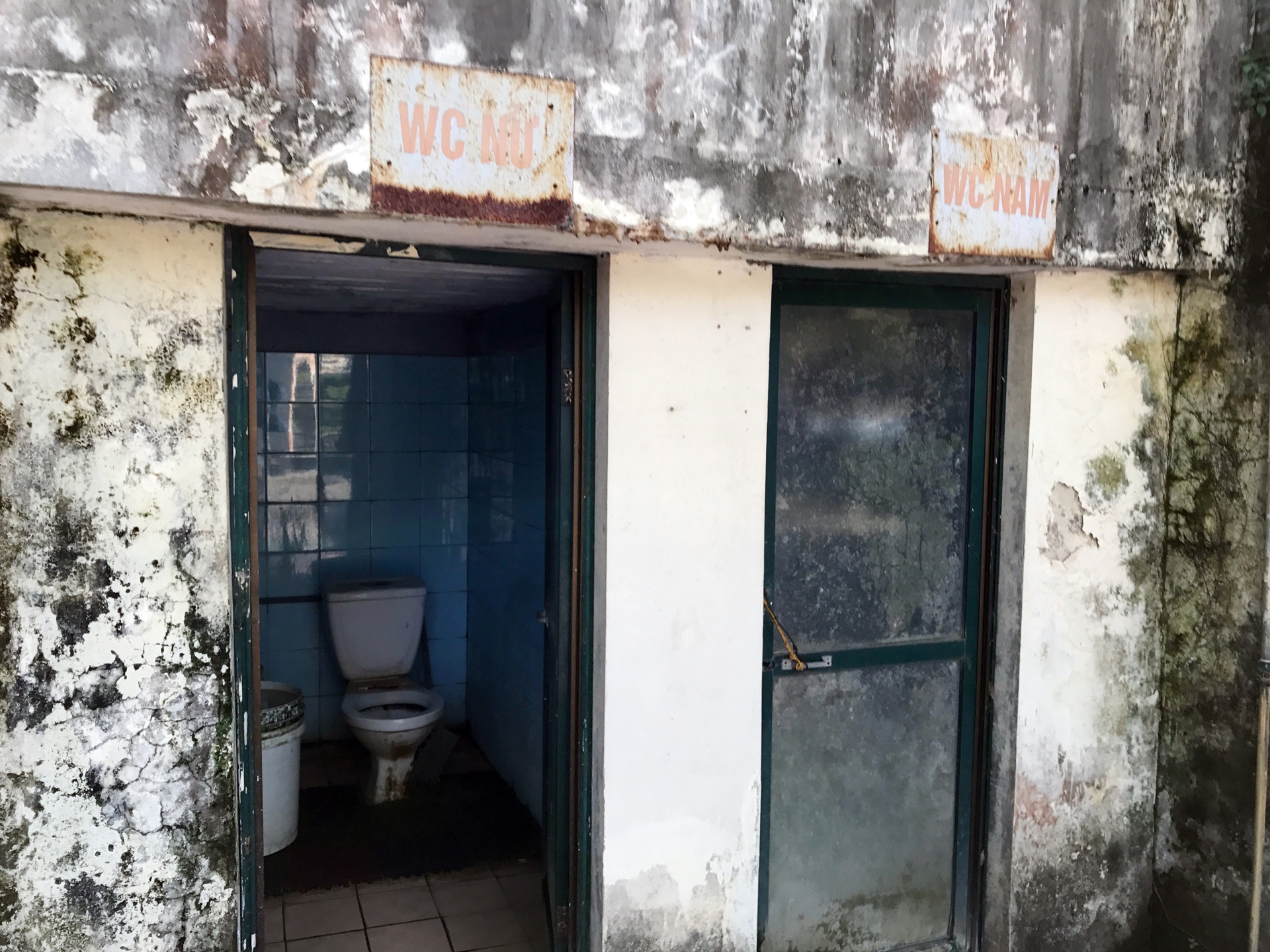 cong vien nuoc bo hoang o Ha Noi anh 8