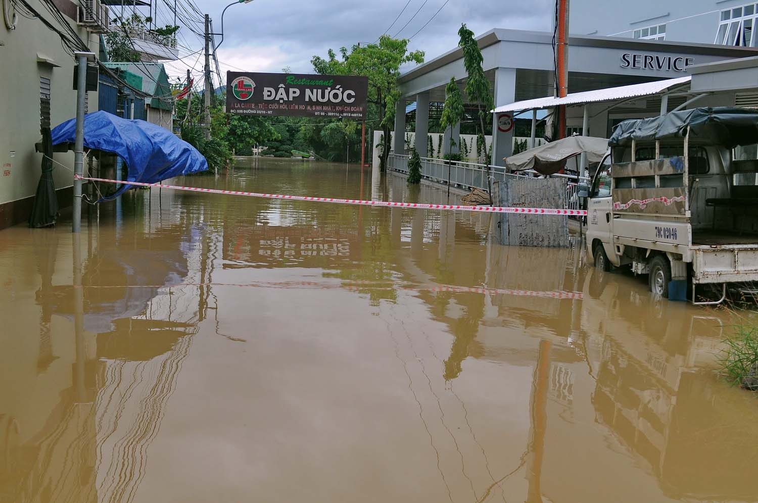 Nha Trang lut trong nuoc anh 5