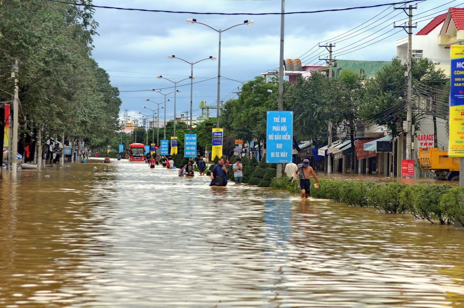 Nha Trang lut trong nuoc anh 8