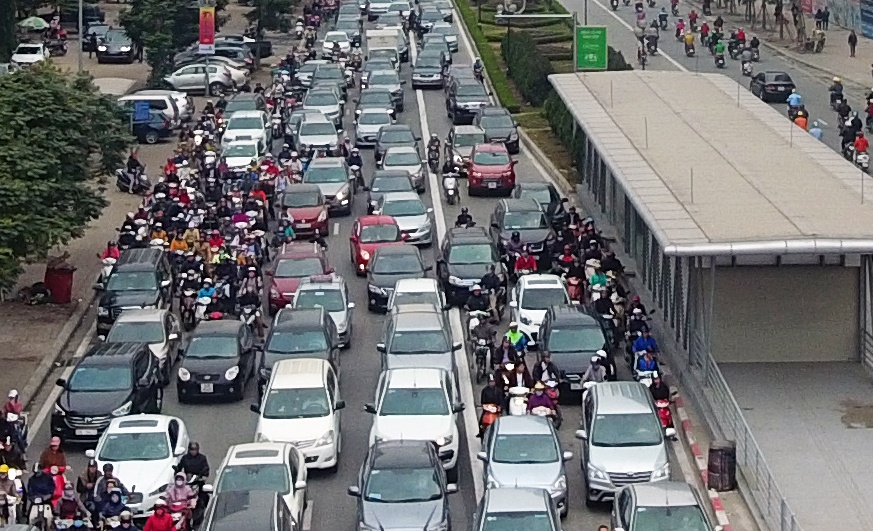 Ket cung giao thong tren tuyen buyt nhanh BRT hinh anh