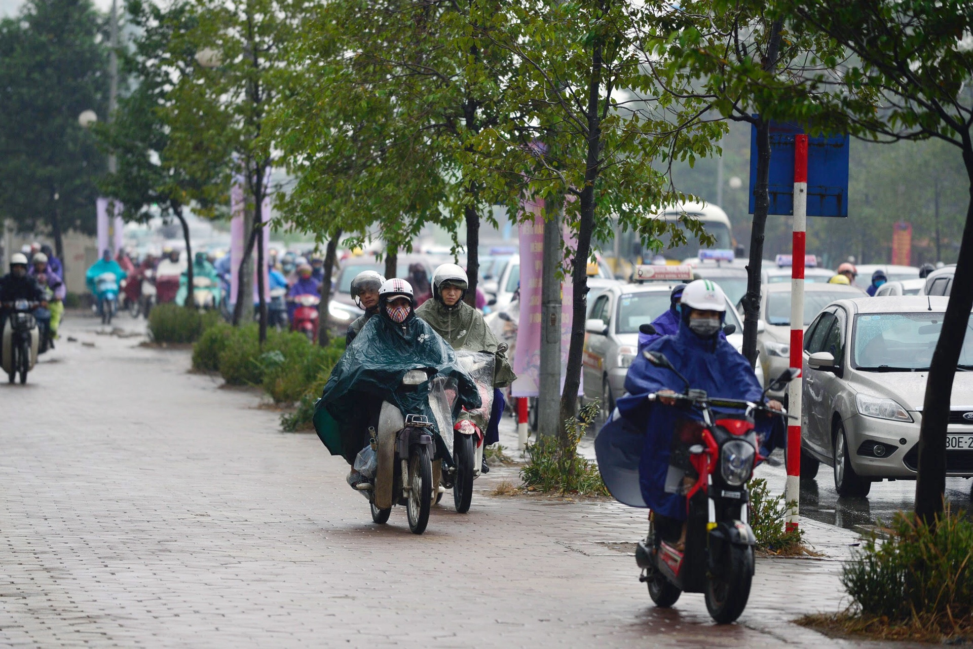 Un tac giao thong o Le Van Luong anh 9