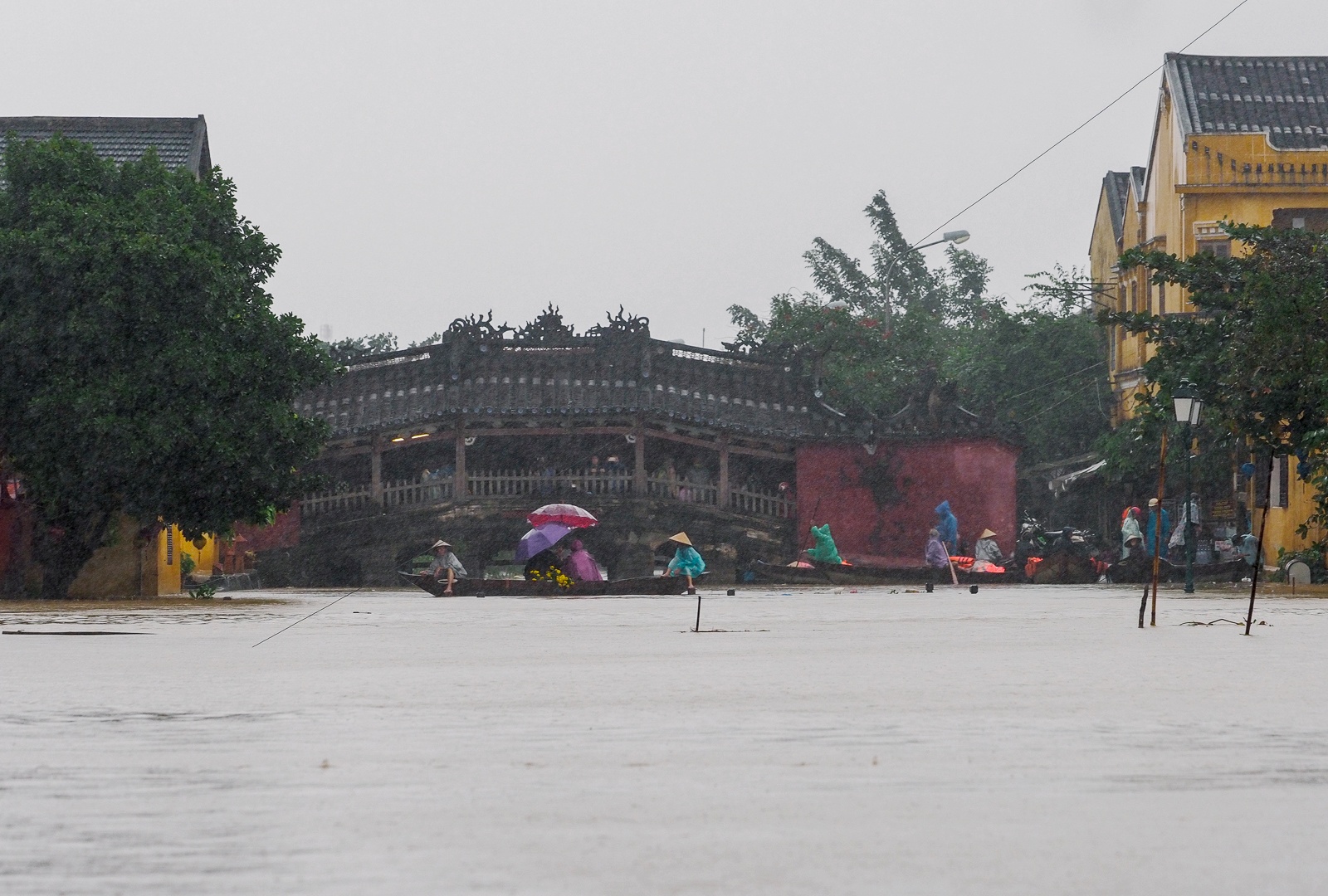 Hoi An ngap lut anh 4
