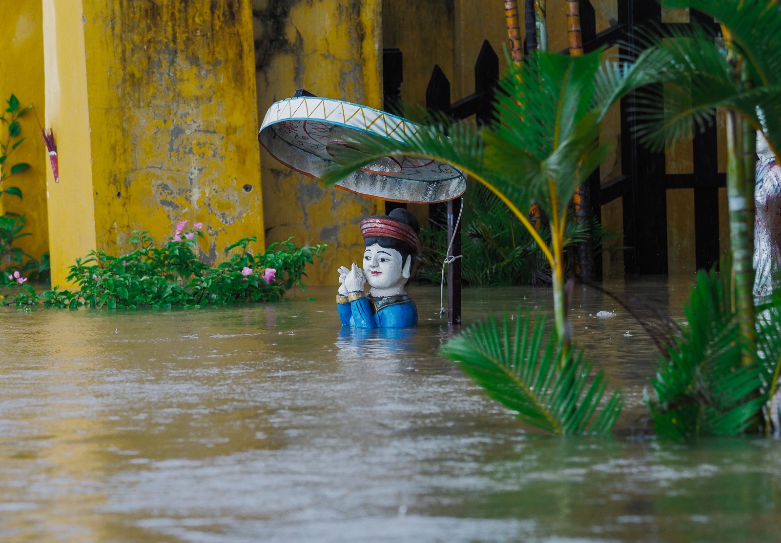 Hoi An ngap lut anh 5
