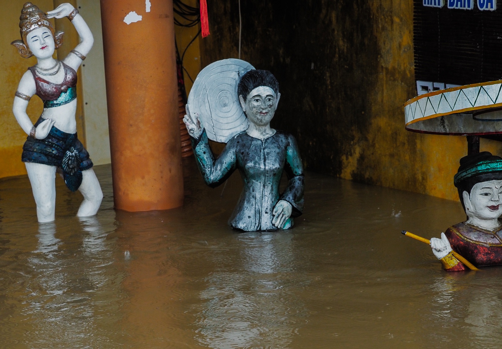 Hoi An ngap lut anh 6