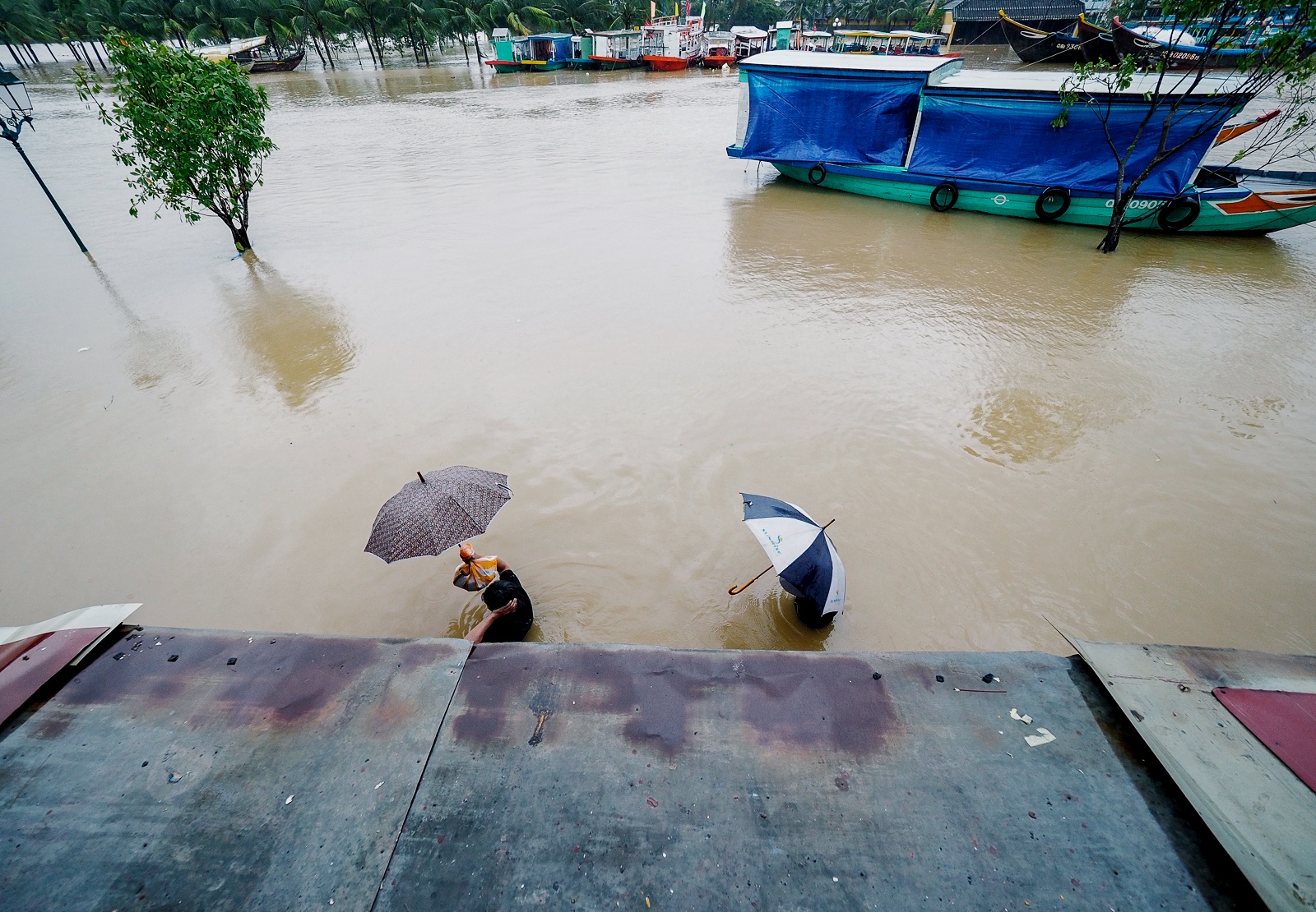 Hoi An ngap lut anh 9