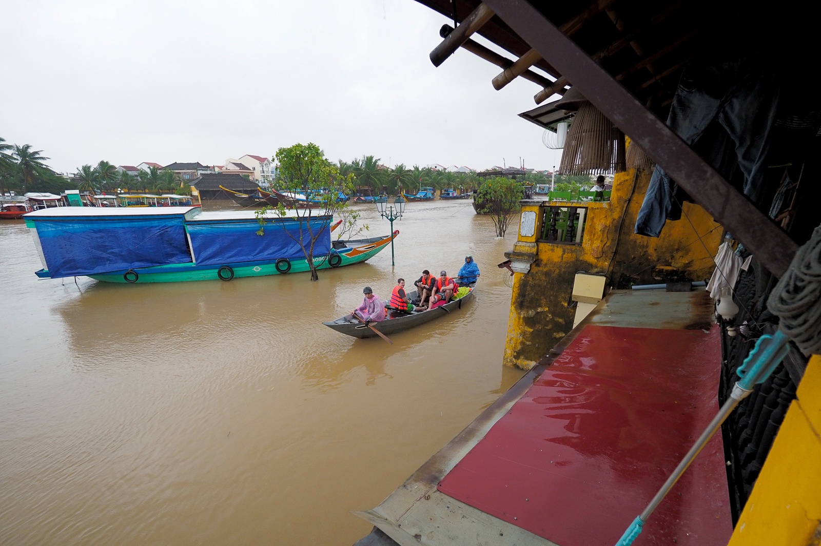 Hoi An ngap lut anh 10