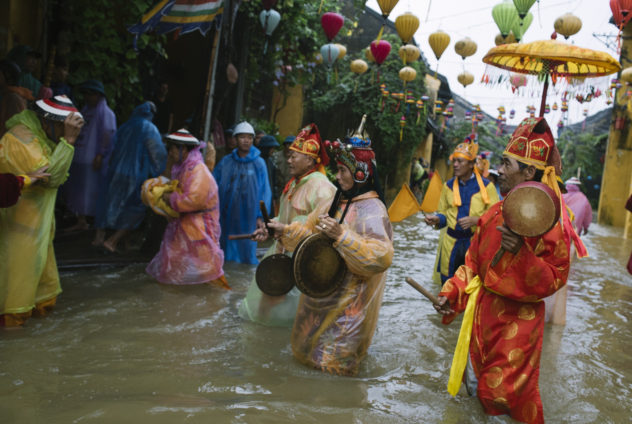 Hoi An thanh song vi mua lu anh 3