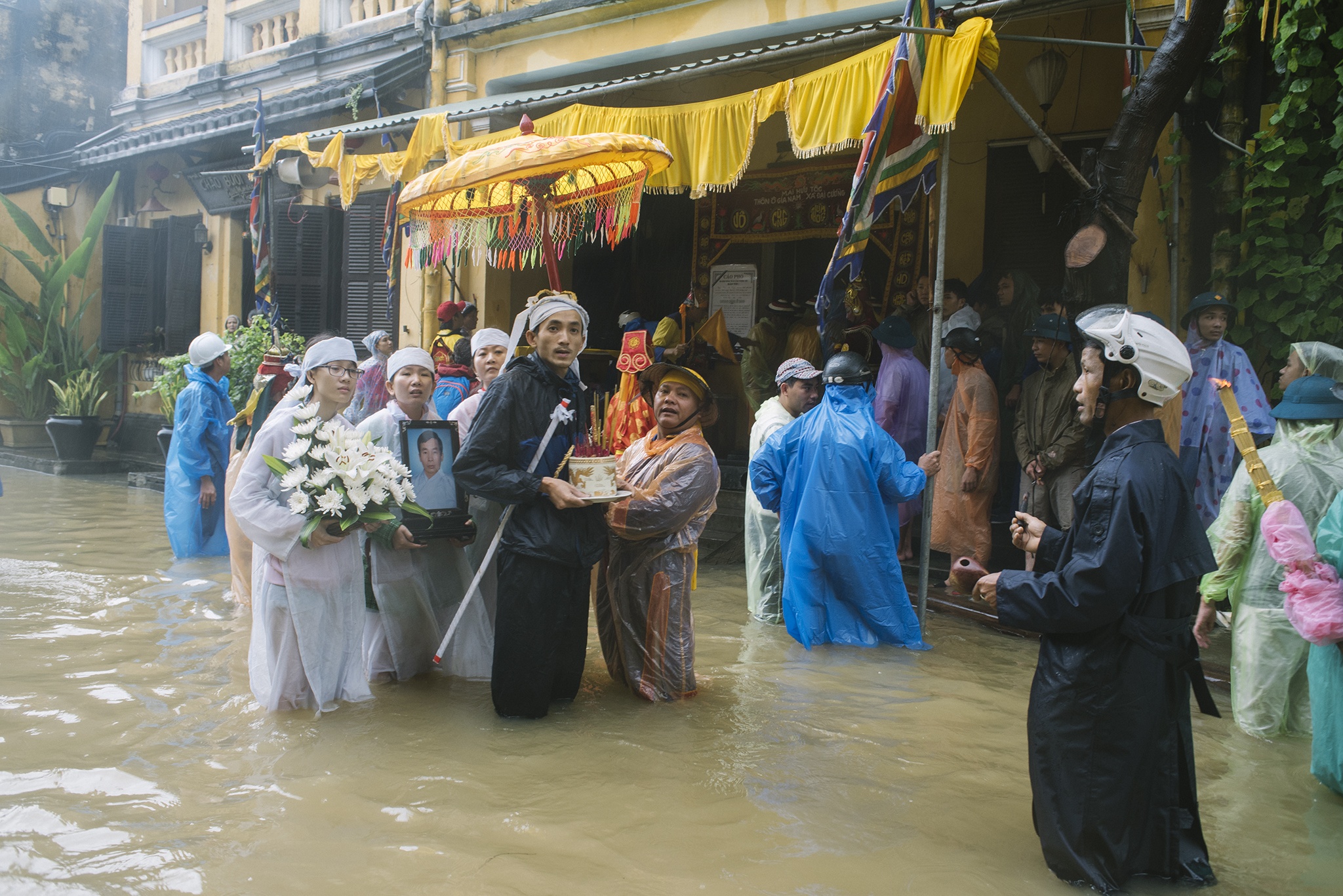 Hoi An thanh song vi mua lu anh 4