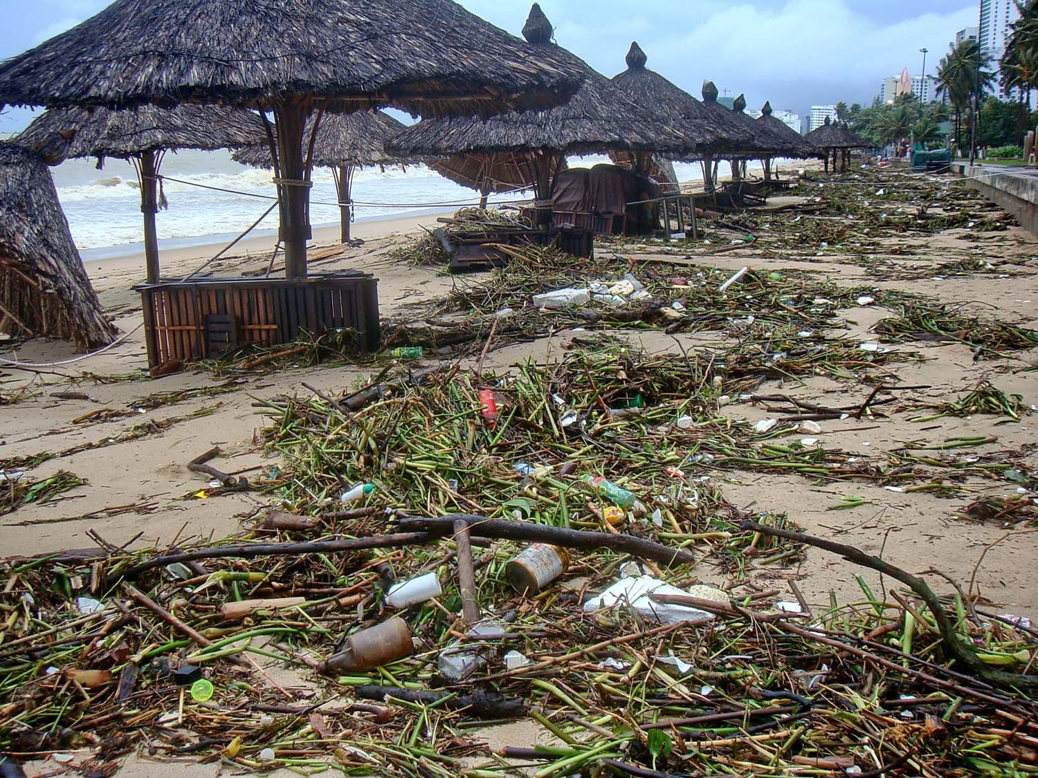 bai bien Nha Trang ngap ngua rac thai anh 1