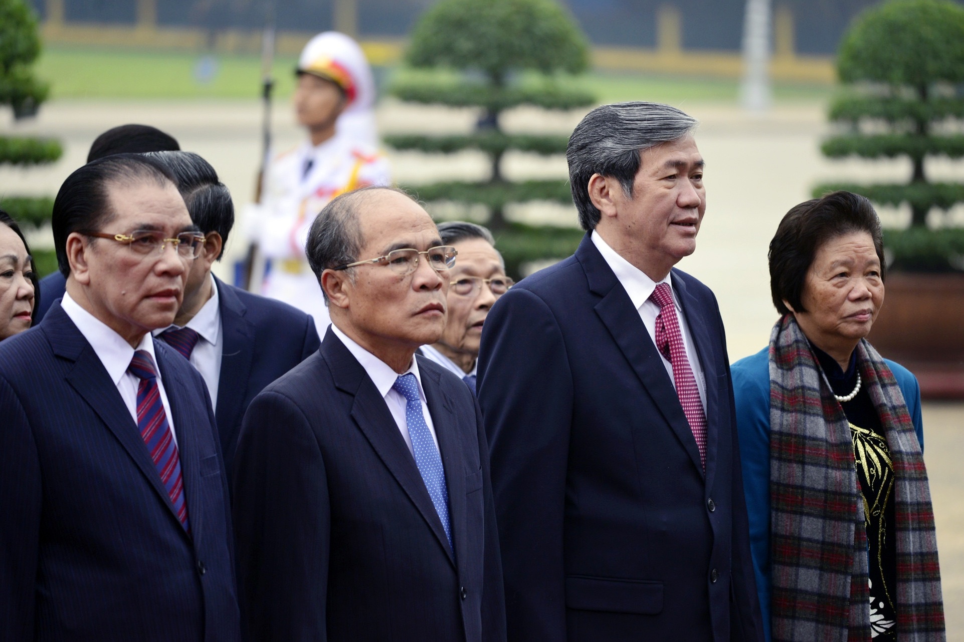 Video Lanh dao Dang, Nha nuoc vieng Chu tich Ho Chi Minh hinh anh