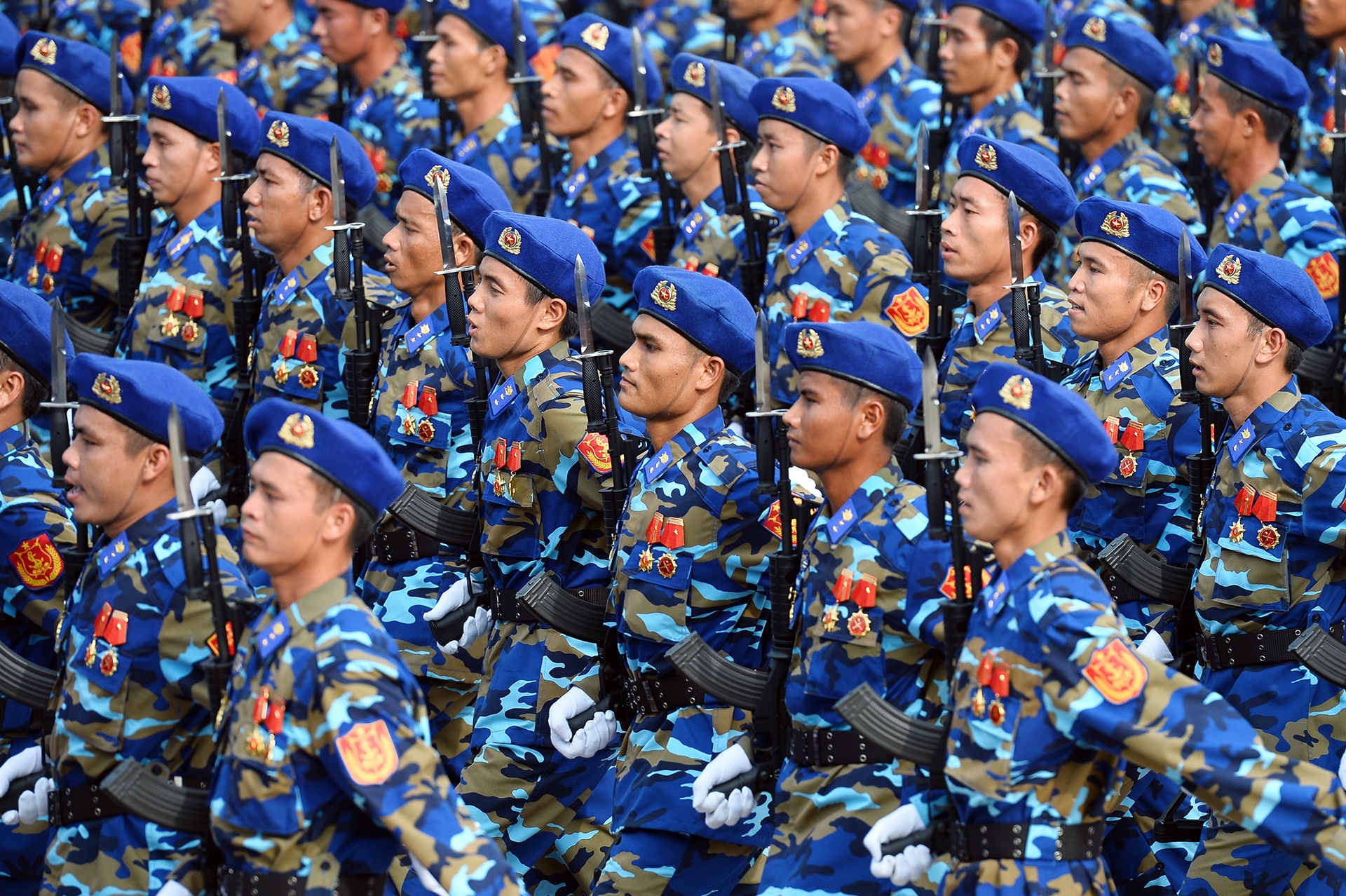 Nhung khoanh khac ve nguoi linh thoi binh hinh anh