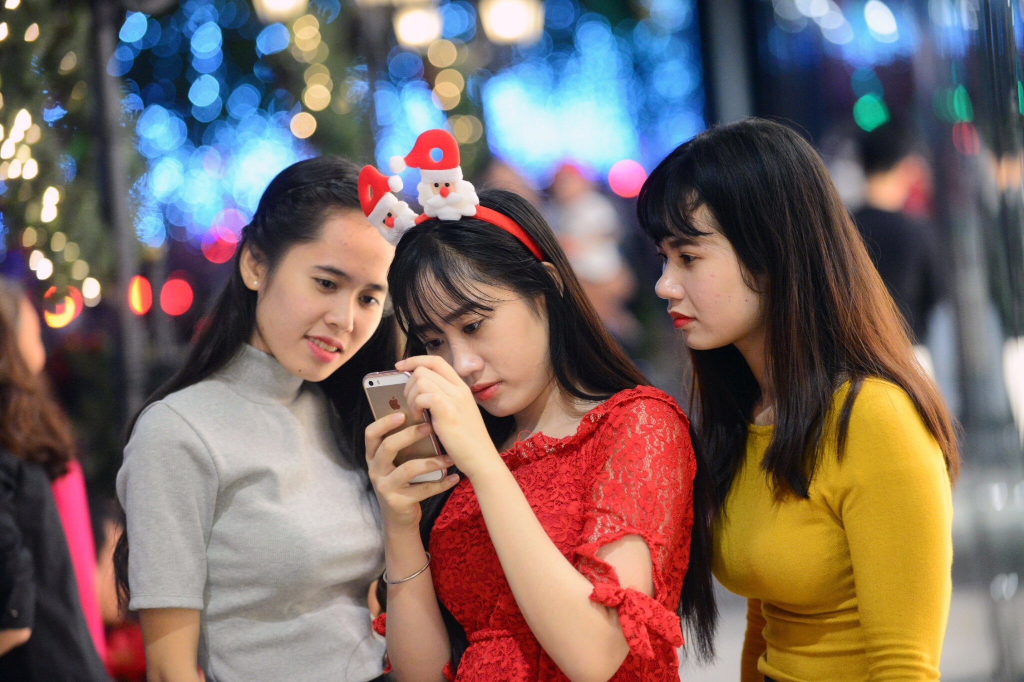 Nguoi dan don Noel ngoai duong pho anh 12