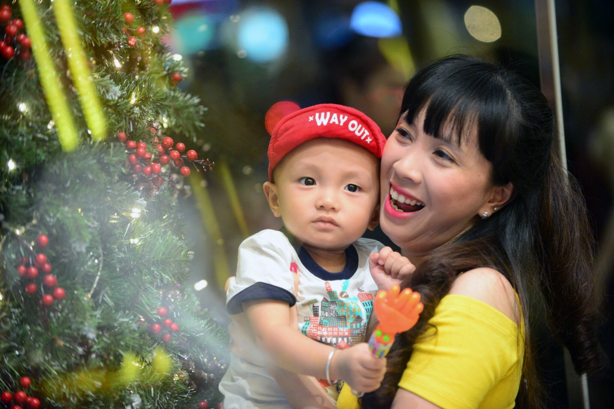 Nguoi dan don Noel ngoai duong pho anh 13