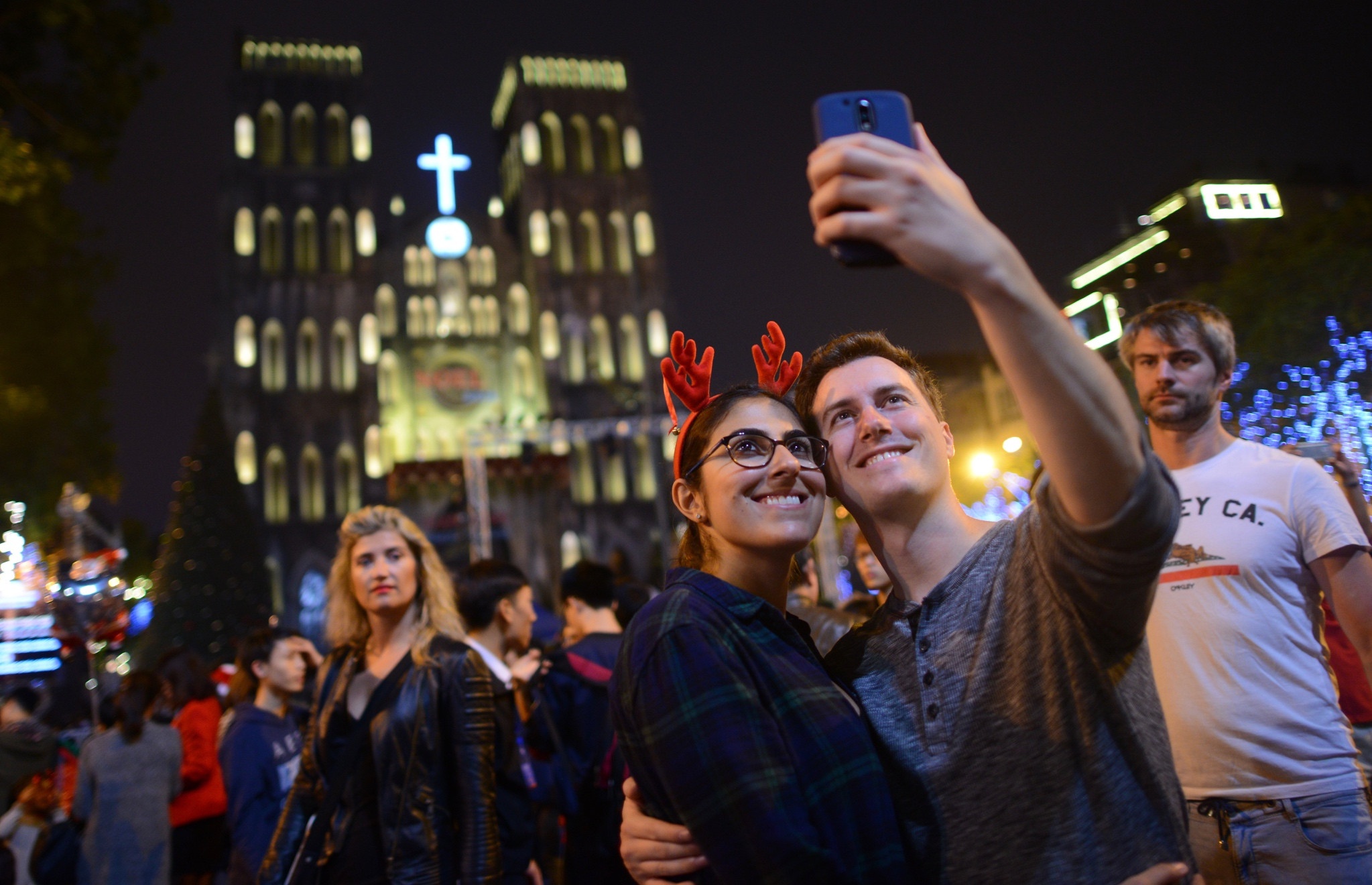 Nguoi dan don Noel ngoai duong pho anh 4