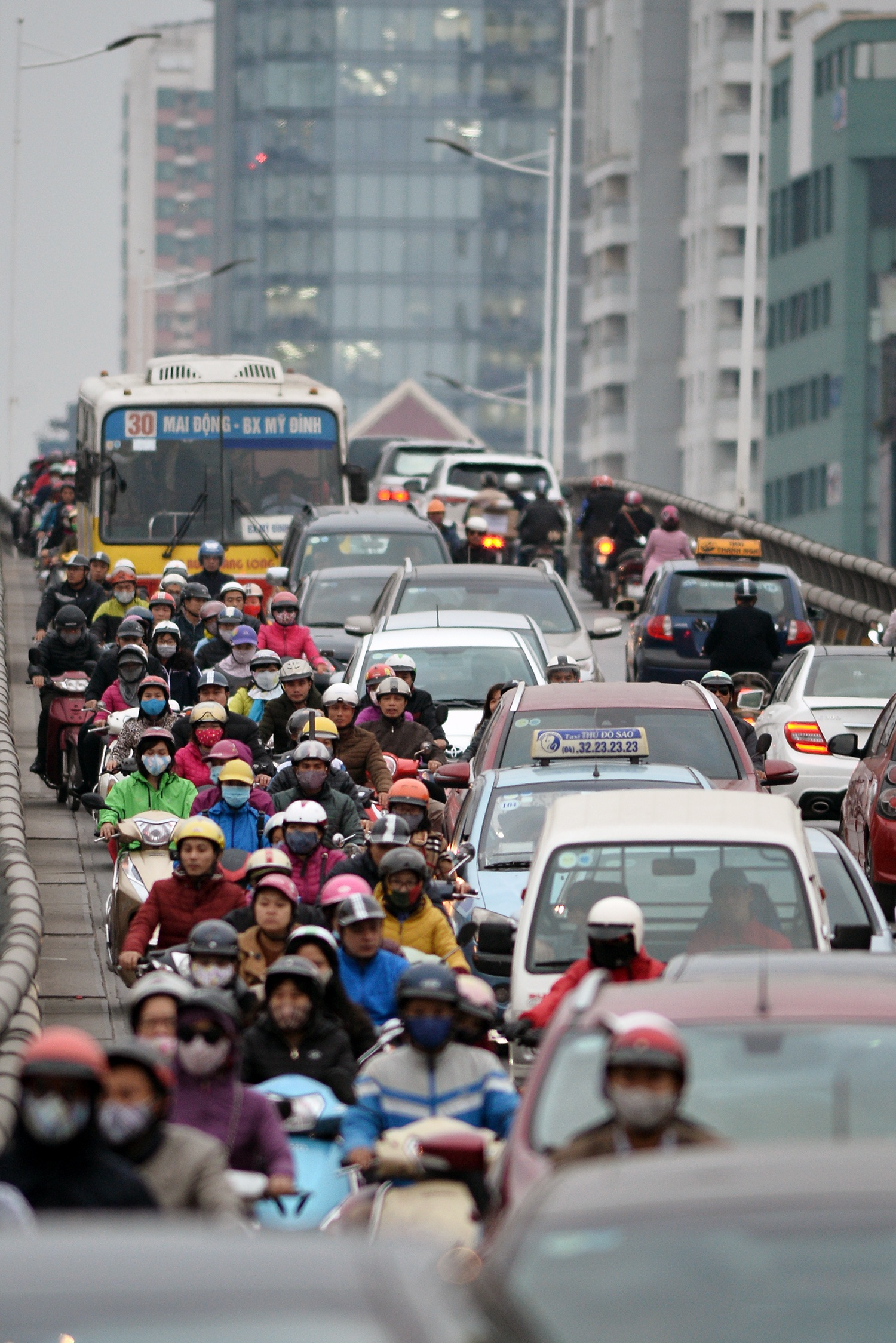 tuyen duong Le Van Luong nhieu chung cu nhat anh 17