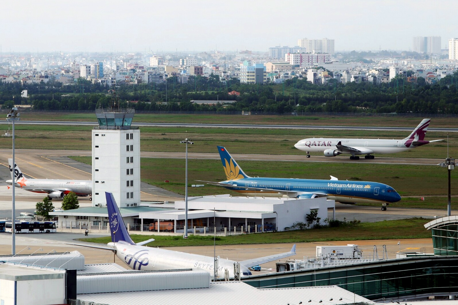 may bay xep hang cat canh tai san bay Tan Son Nhat anh 2