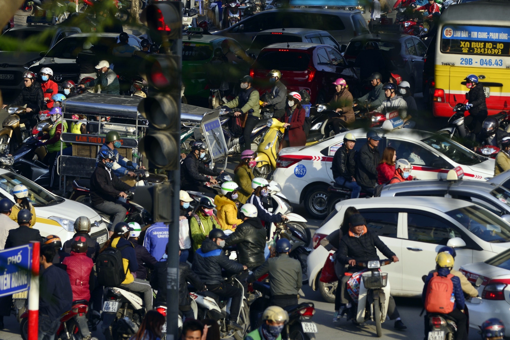 may bay xep hang cat canh tai san bay Tan Son Nhat anh 9