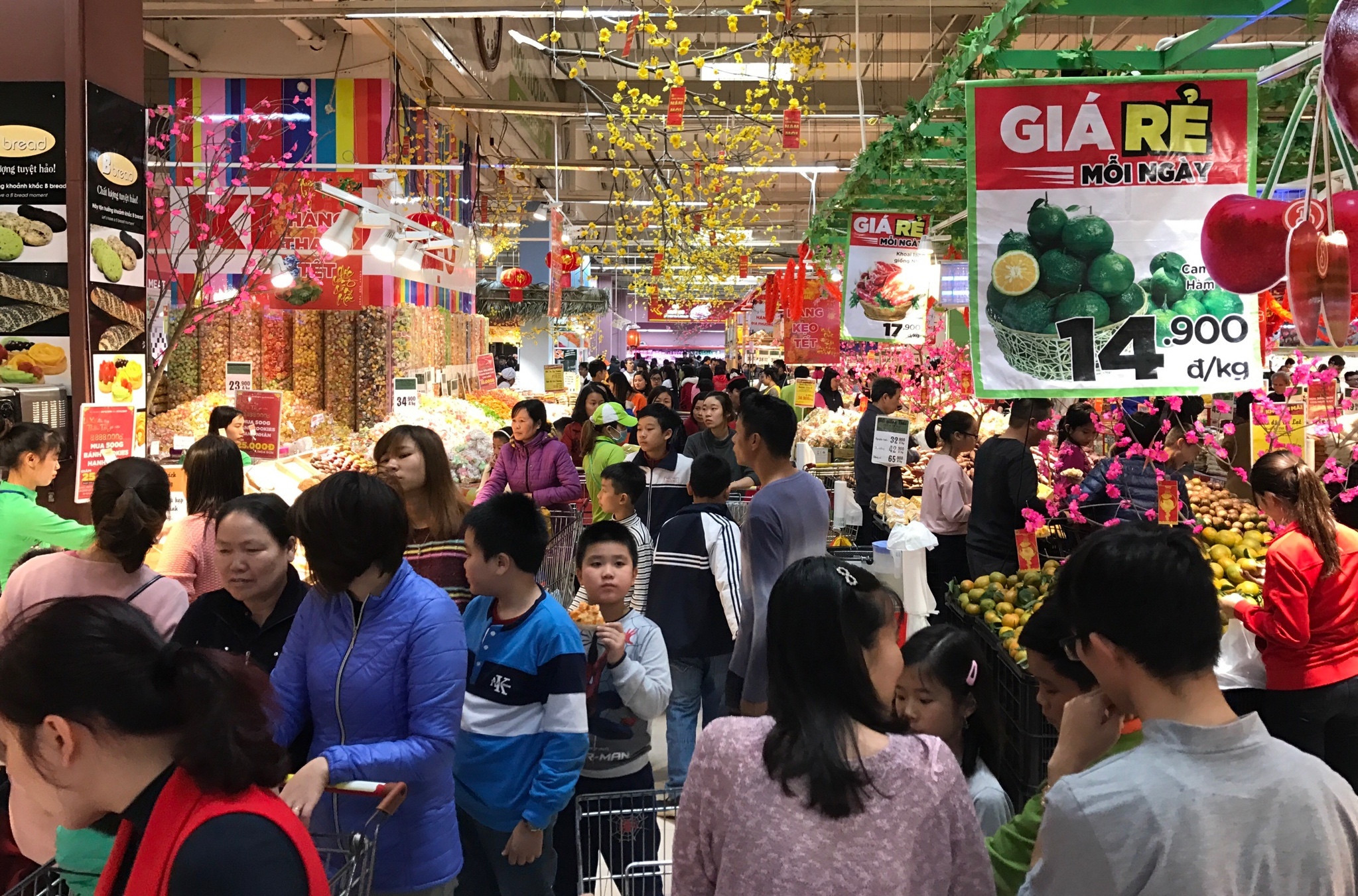 Do xo sam Tet ngay cuoi ky nghi le o Sai Gon, Ha Noi hinh anh