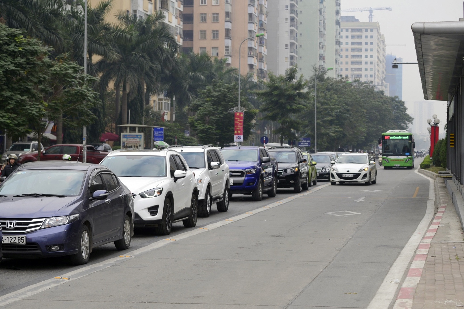 xe buyt nhanh BRT bi tac nghen anh 2